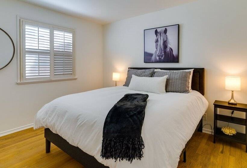 Downtown Kirkland Rental: Steps To Lake Washington