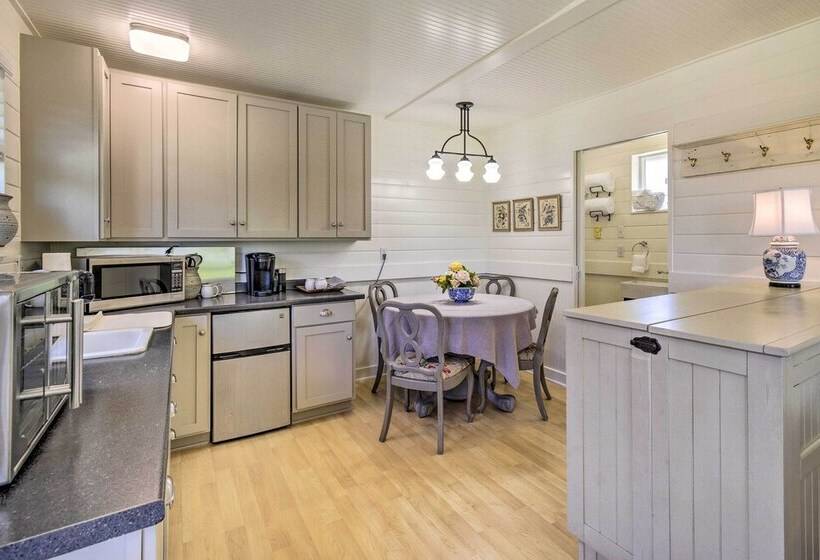 Dreamy Sequim Cottage Near Olympic Natl Park