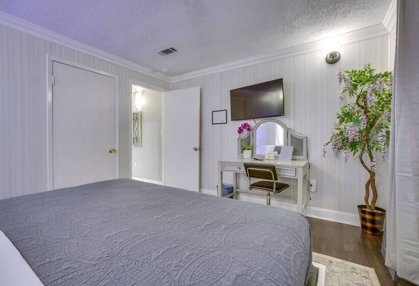 11 Mi To Nola: Westwego Home W/ Sunroom!