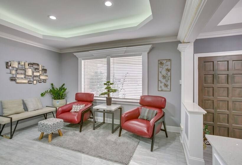 11 Mi To Nola: Westwego Home W/ Sunroom!