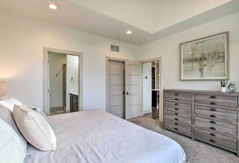 Eden Home W/ Stunning View ~ 6 Mi To Skiing!