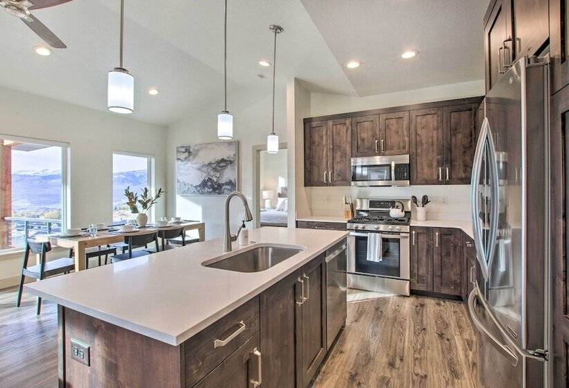 Eden Home W/ Stunning View ~ 6 Mi To Skiing!