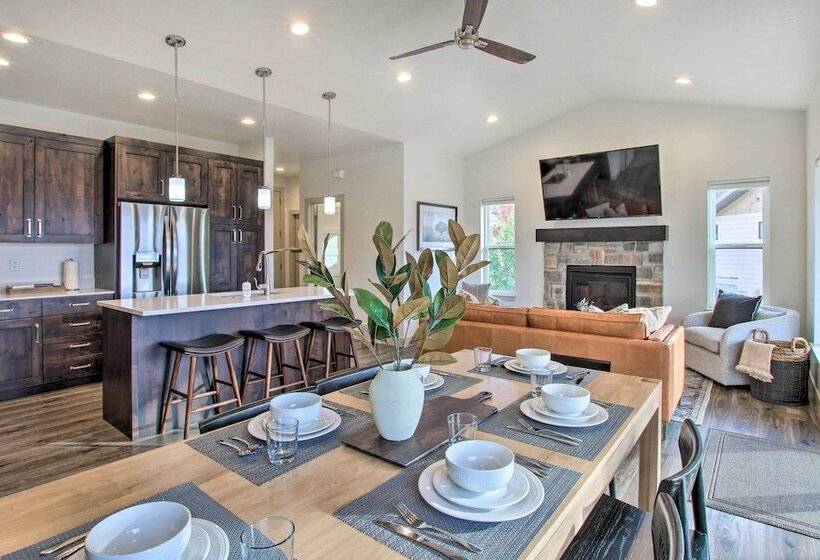 Eden Home W/ Stunning View ~ 6 Mi To Skiing!