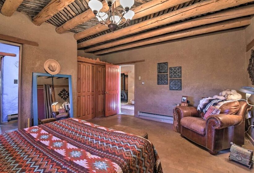 El Prado Adobe Home: Courtyard W/ Mountain Views!