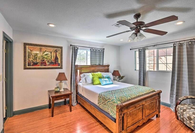 Elegant Home W/ Pool Table: 3 Mi To Vegas Strip!