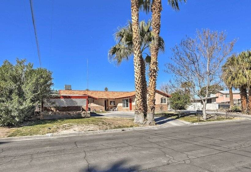 Elegant Home W/ Pool Table: 3 Mi To Vegas Strip!