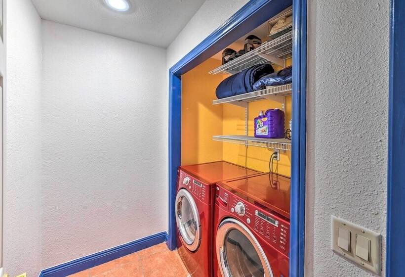 Elegant Home W/ Pool Table: 3 Mi To Vegas Strip!