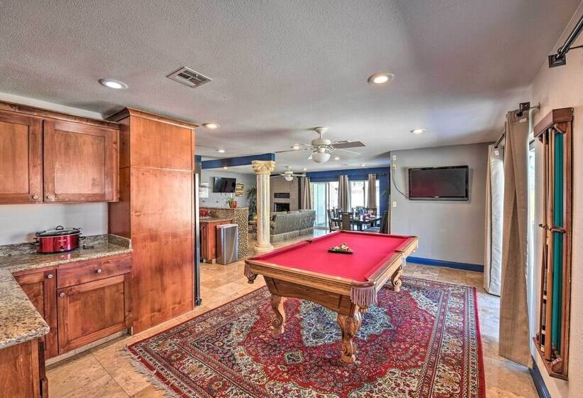 Elegant Home W/ Pool Table: 3 Mi To Vegas Strip!