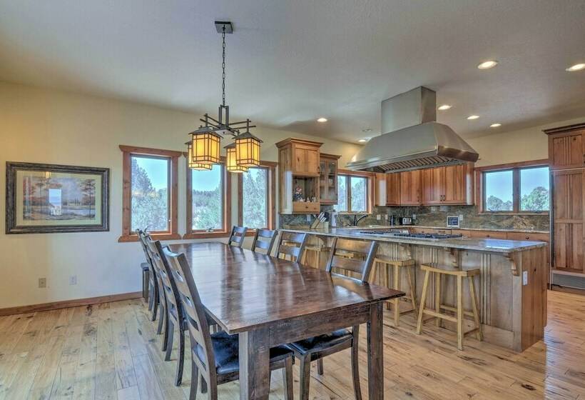 Elegant Retreat W/ Stunning Views & Hot Tub!