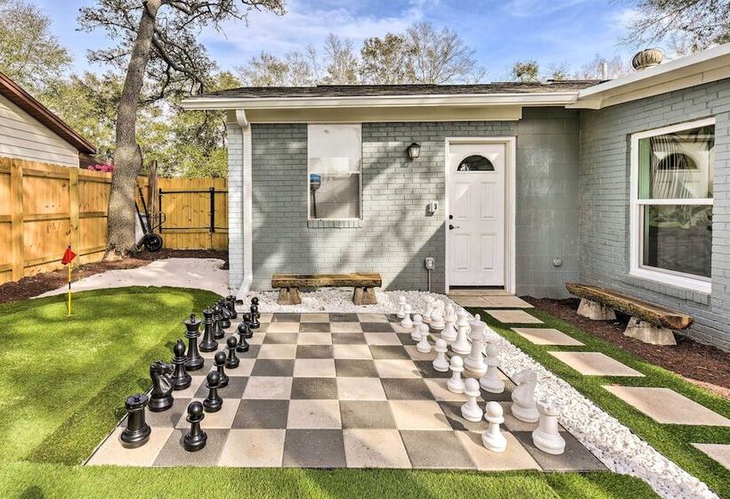 Emerald Coast Vacation Rental: 1 Mi To Beach