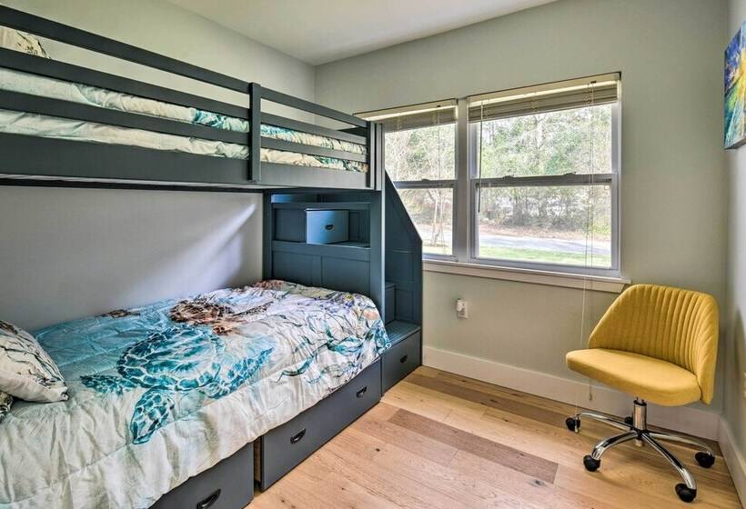 Emerald Coast Vacation Rental: 1 Mi To Beach