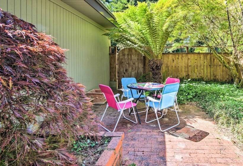 Enchanting Coos Bay Sanctuary W/ Lush Views!