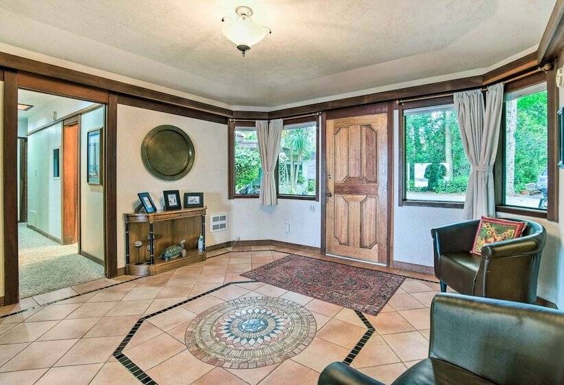 Enchanting Coos Bay Sanctuary W/ Lush Views!