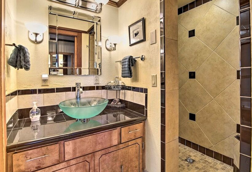 Enchanting Coos Bay Sanctuary W/ Lush Views!