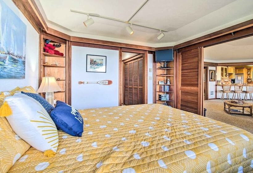 Enchanting Coos Bay Sanctuary W/ Lush Views!