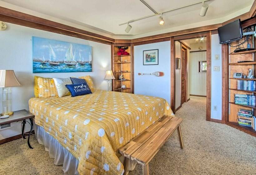 Enchanting Coos Bay Sanctuary W/ Lush Views!