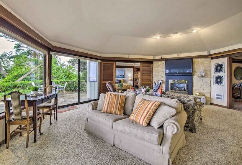 Enchanting Coos Bay Sanctuary W/ Lush Views!