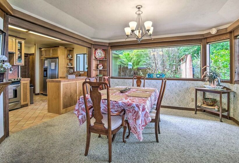 Enchanting Coos Bay Sanctuary W/ Lush Views!