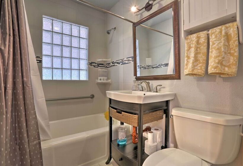 Englewood Retreat W/ Yard & Deck: Near Downtown!