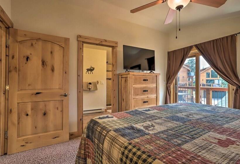 Updated & Spacious Lodge In Heart Of Estes Park!