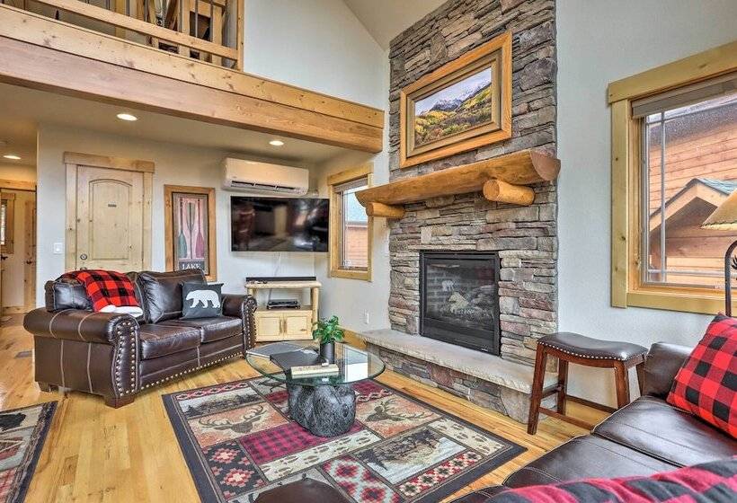 Updated & Spacious Lodge In Heart Of Estes Park!