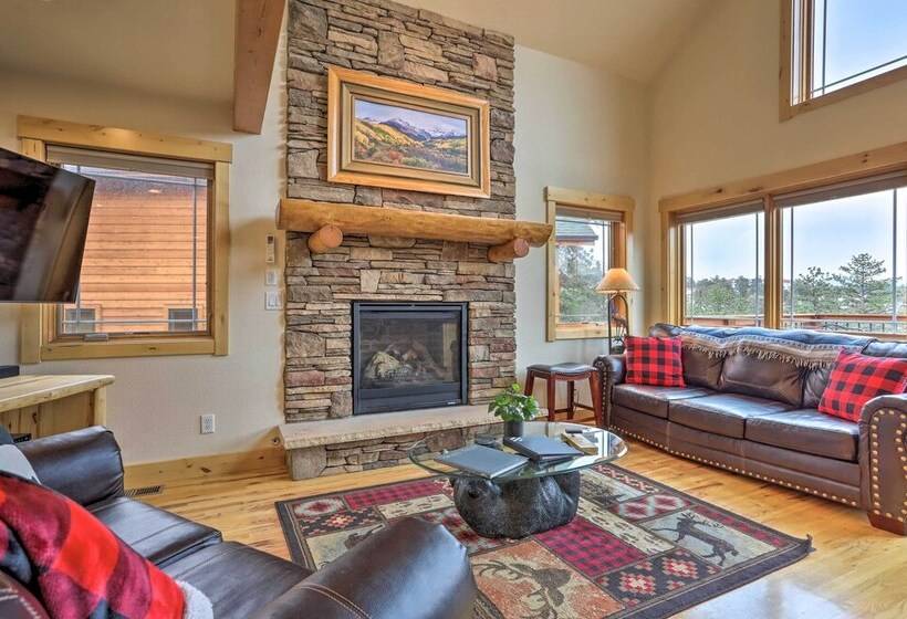 Updated & Spacious Lodge In Heart Of Estes Park!