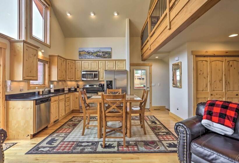 Updated & Spacious Lodge In Heart Of Estes Park!