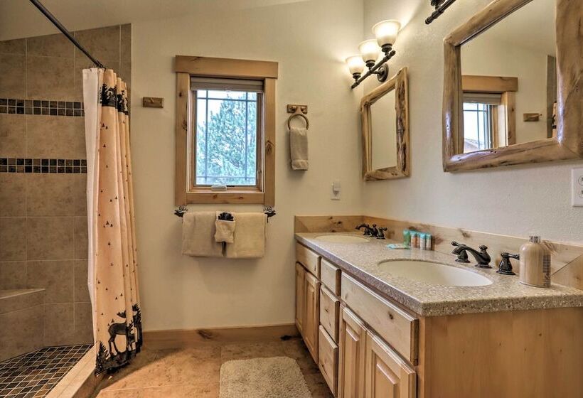 Updated & Spacious Lodge In Heart Of Estes Park!