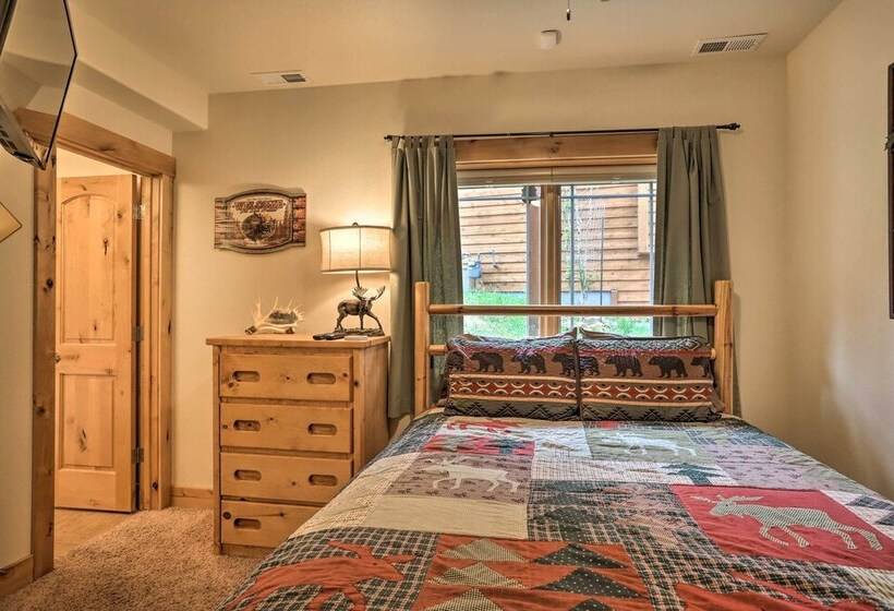 Updated & Spacious Lodge In Heart Of Estes Park!