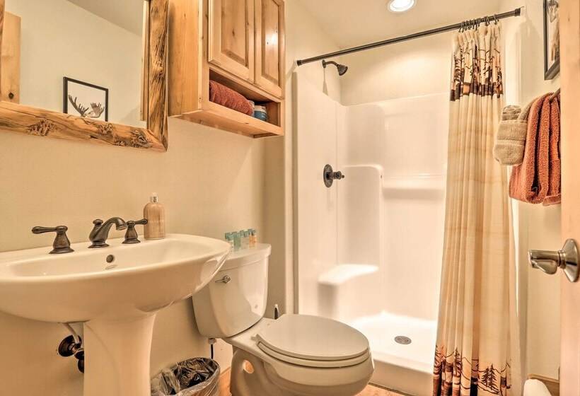 Updated & Spacious Lodge In Heart Of Estes Park!