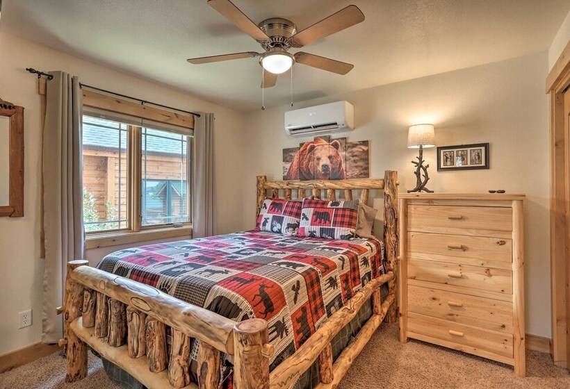 Updated & Spacious Lodge In Heart Of Estes Park!
