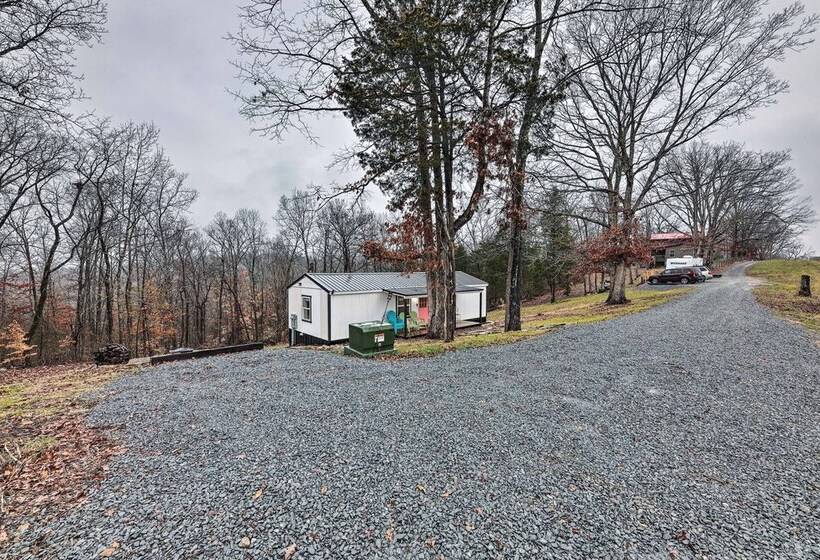 Ewing Cottage Escape W/ Deck & Fire Pit!