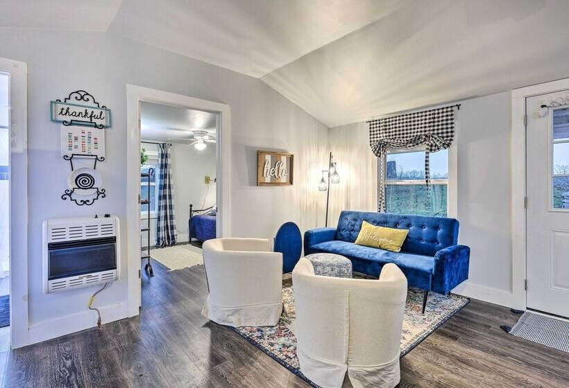 Ewing Cottage Escape W/ Deck & Fire Pit!