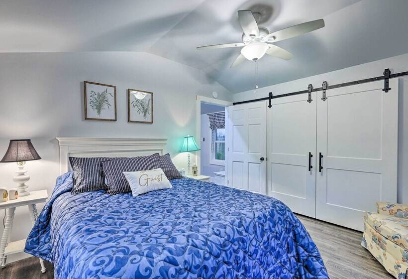 Ewing Cottage Escape W/ Deck & Fire Pit!