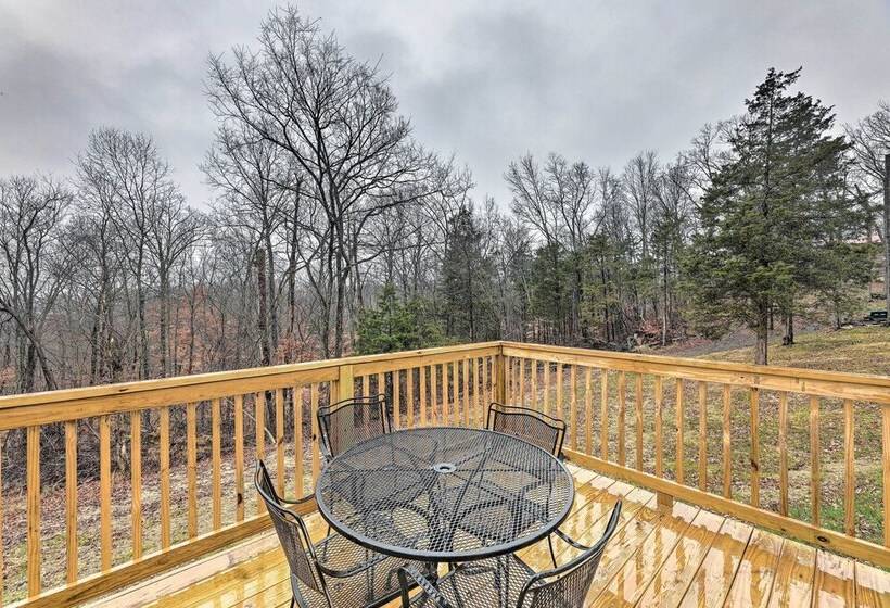 Ewing Cottage Escape W/ Deck & Fire Pit!