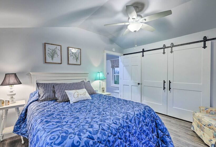 Ewing Cottage Escape W/ Deck & Fire Pit!