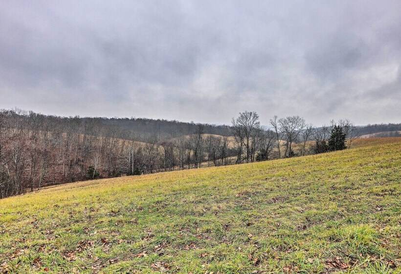 Ewing Cottage Escape W/ Deck & Fire Pit!