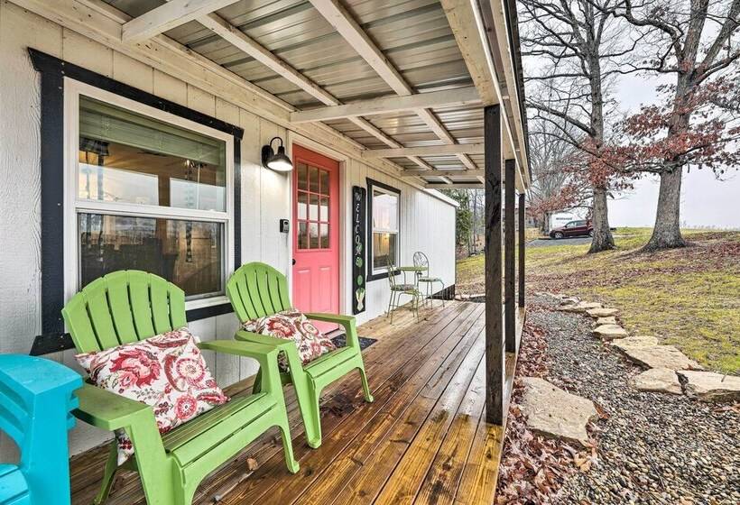 Ewing Cottage Escape W/ Deck & Fire Pit!
