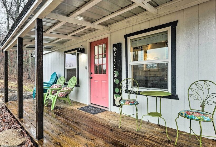 Ewing Cottage Escape W/ Deck & Fire Pit!