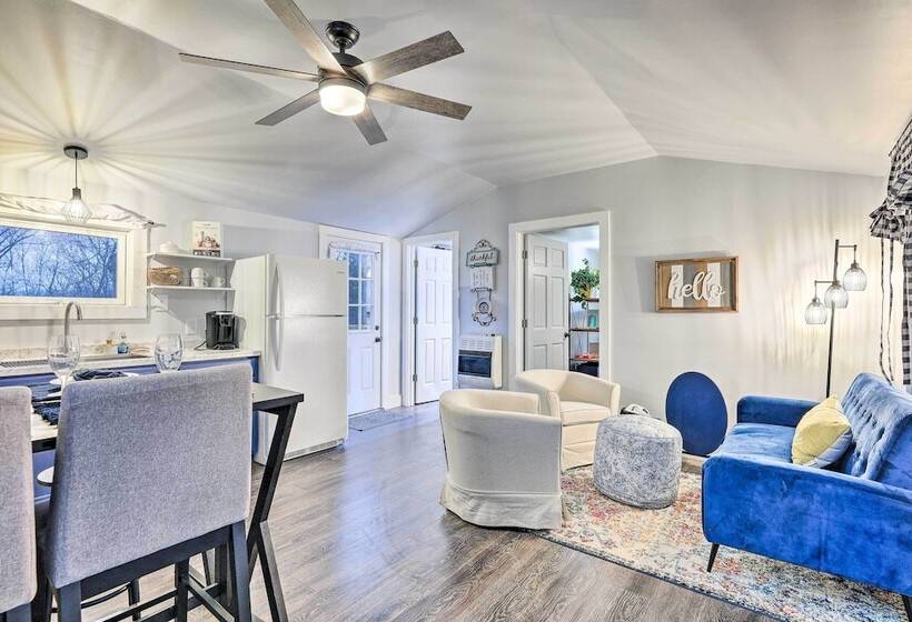 Ewing Cottage Escape W/ Deck & Fire Pit!