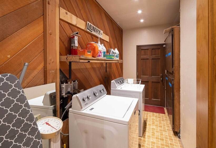 Expansive Tahoe Escape W/ Hot Tub: Ski + Hike