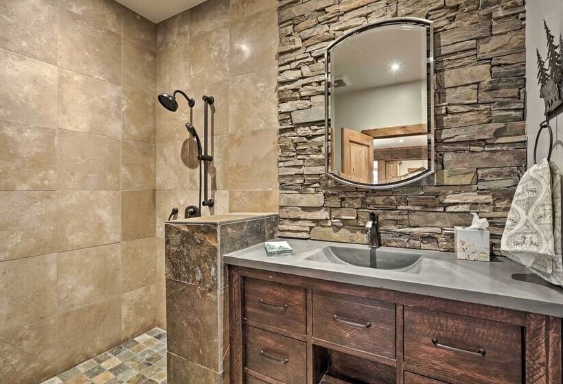 Expansive Tahoe Escape W/ Hot Tub: Ski + Hike