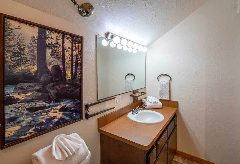 Expansive Tahoe Escape W/ Hot Tub: Ski + Hike