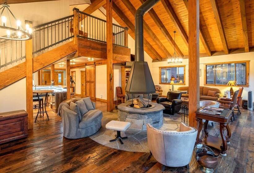 Expansive Tahoe Escape W/ Hot Tub: Ski + Hike