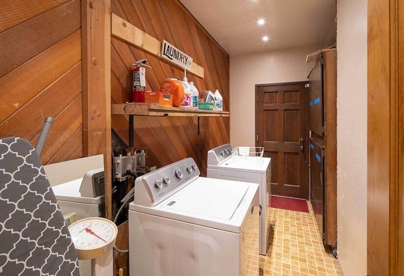 Expansive Tahoe Escape W/ Hot Tub: Ski + Hike