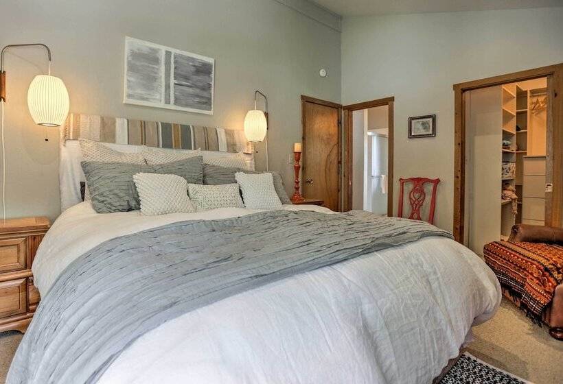 Expansive Truckee Cabin W/ Deck & Resort Amenities