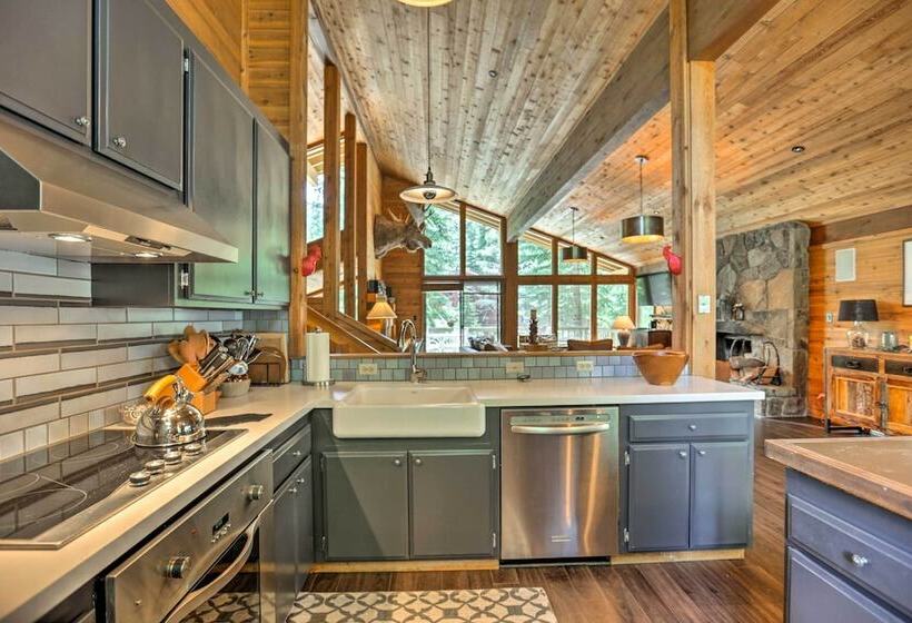 Expansive Truckee Cabin W/ Deck & Resort Amenities
