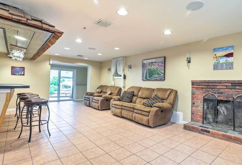 Extravagant Randolph Retreat W/ Private Pool!