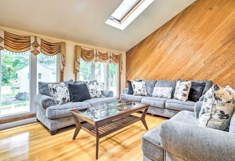 Extravagant Randolph Retreat W/ Private Pool!