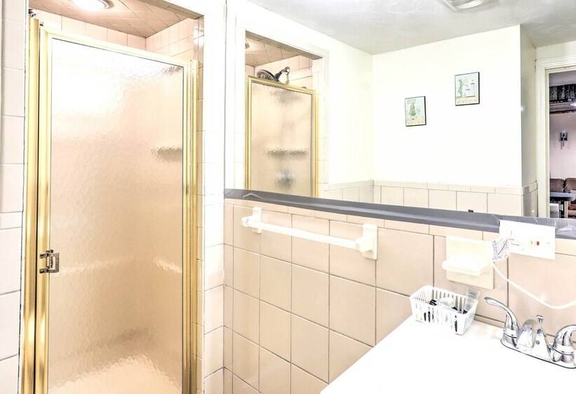 Extravagant Randolph Retreat W/ Private Pool!